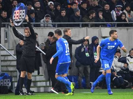 07.11.2018, xmeix, Fussball UEFA Champions League, Olympique Lyon - TSG 1899 Hoffenheim, emspor, v.l. Auswechselung von Ishak Belfodil (TSG 1899 Hoffenheim) fuer Adam Szalai (TSG 1899 Hoffenheim) DFL DFB REGULATIONS PROHIBIT ANY USE OF PHOTOGRAPHS as IMAGE SEQUENCES and or QUASI-VIDEO Lyon