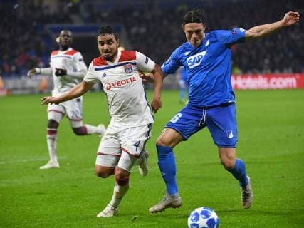 07.11.2018, xmeix, Fussball UEFA Champions League, Olympique Lyon - TSG 1899 Hoffenheim, emspor, v.l. Olympique Lyons Rafael Da Silva gegen Nico Schulz (TSG 1899 Hoffenheim) DFL DFB REGULATIONS PROHIBIT ANY USE OF PHOTOGRAPHS as IMAGE SEQUENCES and or QUASI-VIDEO Lyon