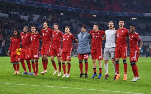 FUSSBALL CHAMPIONS LEAGUE SAISON 2018 2019 GRUPPENPHASE FC Bayern Muenchen - AEK Athen 07.11.2018 Schlussjubel FC Bayern Muenchen; Renato Sanches, Jerome Boateng, Leon Goretzka, Mats Hummels, Thomas Mueller, Joshua Kimmich, Serge Gnabry, Robert Lewandowski, Torwart Manuel Neuer, Sandro Wagner und David Alaba (v.li.)