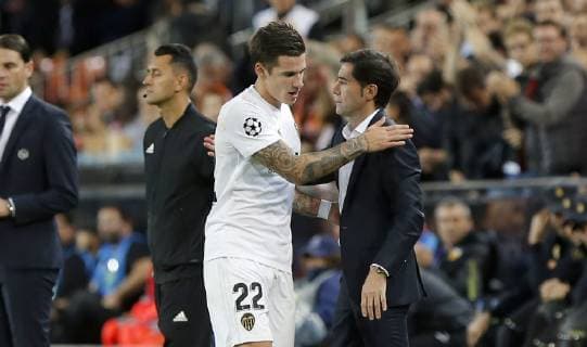 Partido de Liga de Campeones entre el Valencia y el Young Boys. En la imagen, Santi Mina y Marcelino.Champions LEague match between Valencia and Young Boys. In this picture, Santi Mina and Marcelino. 