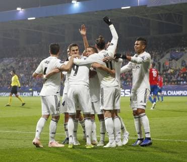 Partido de Liga de Campeones entre el Viktoria Plzen y el Real Madrid. En la imagen, Benzema celebra uno de sus dos goles. hampions League match between Viktoria Plzen and Real Madrid. In this picture, Benzema celebrates one of their two goals. 