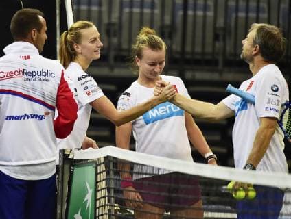 L-R Czech fitness coach David Vydra, Czech tennis players Petra Kvitova and Barbora Krejcikova and coach Jiri Vanek are seen during a training session prior to the final match of the Fed Cup between Czech Republic and USA, at the O2 arena in Prague, Czech Republic, on November 8, 2018. The final match will be held on November 10 and 11. (CTKxPhoto RomanxVondrous) CTKPhotoP201811080442201  vnd 4