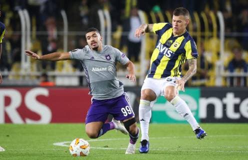 Anderlecht s Zakaria Bakkali and Fenerbahce s Martin Skrtel fight for the ball during the match between Belgian soccer team RSC Anderlecht and Turkish team Fenerbahce, Thursday 08 November 2018 in Istanbul, Turkey, on day four of the UEFA Europa League group stage, in group D. VIRGINIExLEFOUR  x05464184x