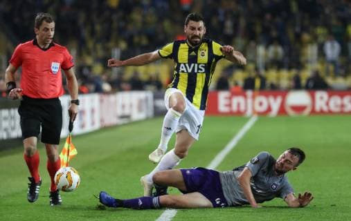 Fenerbahce s Sener Ozbayrakli and Anderlecht s Antonio Ante Milic fight for the ball during the match between Belgian soccer team RSC Anderlecht and Turkish team Fenerbahce, Thursday 08 November 2018 in Istanbul, Turkey, on day four of the UEFA Europa League group stage, in group D. VIRGINIExLEFOUR  x05464186x