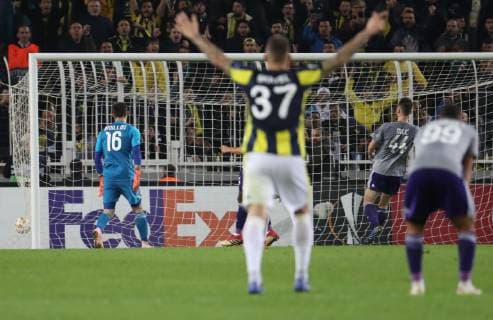 Fenerbahce s Michael Frey celebrates after scoring during the match between Belgian soccer team RSC Anderlecht and Turkish team Fenerbahce, Thursday 08 November 2018 in Istanbul, Turkey, on day four of the UEFA Europa League group stage, in group D. VIRGINIExLEFOUR  x05464284x