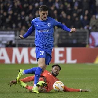 Genk s Joakim Maehle and Besiktas Jeremain Marciano Lens fight for the ball during a match between Belgian soccer team KRC Genk and Turkish club Besiktas, in Genk, Thursday 08 November 2018 on day four of the UEFA Europa League group stage, in group I. YORICKxJANSENS  x05464319x