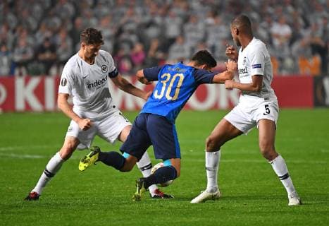 08.11.2018, xjhx, Fussball UEFA Europa League, Apollon Limassol - Eintracht Frankfurt emspor, v.l. David Abraham (Eintracht Frankfurt), Andre Schembri (Apollon Limassol), Gelson Fernandes (Eintracht Frankfurt) (DFL DFB REGULATIONS PROHIBIT ANY USE OF PHOTOGRAPHS as IMAGE SEQUENCES and or QUASI-VIDEO) Limassol