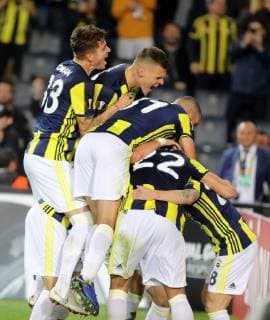Sport Bilder des Tages Fenerbahce players celebrates for Mathieu Valbuena s goal during the UEFA Europa League groupD match between Fenerbahce and Anderlecht at Ulker Stadium in Istanbul , Turkey on November 08 , 2018. 