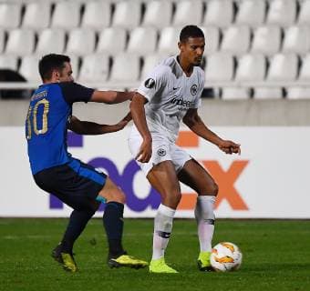 08.11.2018, xjhx, Fussball UEFA Europa League, Apollon Limassol - Eintracht Frankfurt emspor, v.l. Andre Schembri (Apollon Limassol), Sebastien Haller (Eintracht Frankfurt) (DFL DFB REGULATIONS PROHIBIT ANY USE OF PHOTOGRAPHS as IMAGE SEQUENCES and or QUASI-VIDEO) Limassol