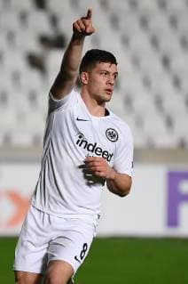08.11.2018, xjhx, Fussball UEFA Europa League, Apollon Limassol - Eintracht Frankfurt emspor, v.l. Luka Jovic (Eintracht Frankfurt) gibt Anweisungen, gestikuliert, mit den Armen gestikulieren gives instructions, gesticulate. (DFL DFB REGULATIONS PROHIBIT ANY USE OF PHOTOGRAPHS as IMAGE SEQUENCES and or QUASI-VIDEO) Limassol
