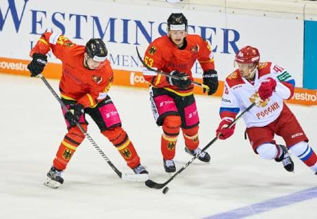 DEB-RUS, Krefeld, November 08, 2018 Lean BERGMANN, DEB 54 Simon SEZEMSKY, DEB 53 compete for the puck, tackling, duel, fight against Aleksei KRUCHININ, RUS 98 GERMANY - RUSSIA Ice hockey Eishockey GERMANY CUP , Krefeld, Germany, November 08, 2018, Season 2018 2019, Photographer: Peter Schatz MAGICS