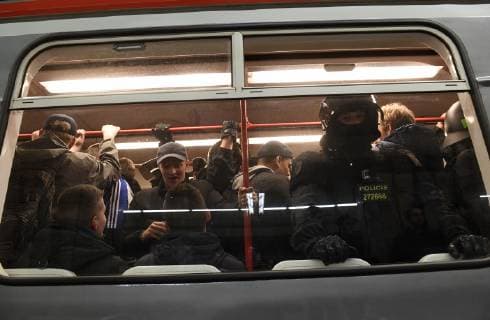 Fußball, EL, Slavia Prag - FC Kopenhagen, Polizei begleitet Fans Fans of FC Copenhagen are going by metro from City Center to the stadium prior to European Football League fourth round match: Slavia Praha vs Copenhagen in the metro station Mustek, Prague, Czech Republic, November 8, 2018. (CTKxPhoto MichalxKrumphanzl) CTKPhotoP201811081158301  kru 15