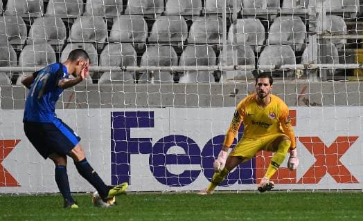 08.11.2018, xjhx, Fussball UEFA Europa League, Apollon Limassol - Eintracht Frankfurt emspor, v.l. Emillio Zelaya (Apollon Limassol), Kevin Trapp (Eintracht Frankfurt) Goal scored, erziehlt das Tor zum 2:3 (DFL DFB REGULATIONS PROHIBIT ANY USE OF PHOTOGRAPHS as IMAGE SEQUENCES and or QUASI-VIDEO) Limassol