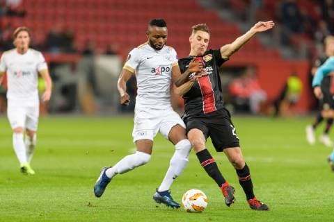 Bayer 04 Leverkusen vs FC Zuerich, Europa League Gruppenphase, 08.11.2018 Dominik Kohr (Bayer 04 Leverkusen 21) im Zweikampf gegen Umaru Bangura (FC Zuerich 17) beim Europa League Spiel zwischen Bayer 04 Leverkusen und FC Zürich am 08.11.2018, , Leverkusen NRW Deutschland BayArena