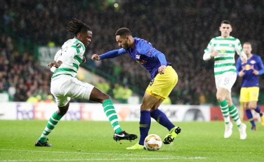 Celtic Glasgow - RB Leipzig Fussball Euro League Glasgow, 08.11.2018, Celtic Park, Fussball, UEFA Europa League , Gruppe B, Spieltag 4 , Celtic FC Glasgow FC (SCO) vs. RB Leipzig (GER) , Im Bild v.l.: Dedryck Boyata (20, Celtic) und Matheus Cunha (20, RB Leipzig). , UEFA æregulations prohibit any use of photographs as image sequences and or quasi-video.