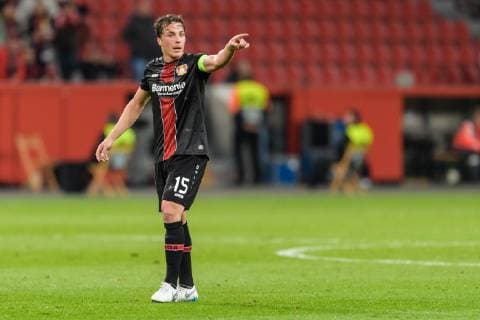 Bayer 04 Leverkusen vs FC Zuerich, Europa League Gruppenphase, 08.11.2018 iJulian Baumgartlinger (Bayer 04 Leverkusen 15) gibt Anweisungen beim Europa League Spiel zwischen Bayer 04 Leverkusen und FC Zürich am 08.11.2018, , Leverkusen NRW Deutschland BayArena