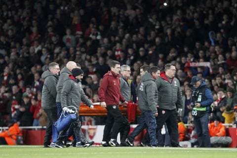 Danny Welbeck of Arsenal leaves the field on a stretcher during the UEFA Europa League Group Stage match between Arsenal and Sporting at the Emirates Stadium, London, England on 8 November 2018. Copyright: xCarltonxMyriex 21800004