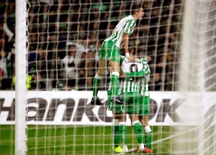 Real Betis players jubilate the first goal of the team by Argentinian striker Giovanni Lo Celso during a UEFA Europa League soccer match between Real Betis and AC Milan at Benito Villamarin stadium in Sevilla, southern Spain, 08 November 2018. Real Betis vs AC Milan !ACHTUNG: NUR REDAKTIONELLE NUTZUNG!  Copyright: xJulioxMunozx GRAF4742 20181108-636773101581927792