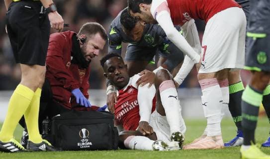 Danny Welbeck of Arsenal points to his injury during the Europa League, Group E match at the Emirates Stadium, London. Picture date: 8th November 2018. Picture credit should read: David Klein Sportimage EDITORIAL USE ONLY. No use with unauthorised audio, video, data, fixture lists, club league logos or live services. Online in-match use limited to 120 images, no video emulation. No use in betting, games or single club league player publications.