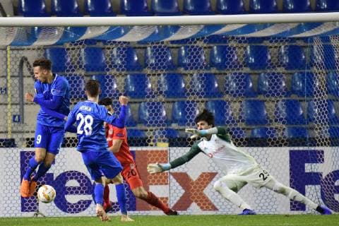 GENK, BELGIUM - NOVEMBER 8 : Bryan Heynen midfielder of Genk shoots at Marcus Ingvartsen forward of Genk during the UEFA Europa League, Group Stage - Group 1 match between KRC Genk and Besiktas JK at the KRC Genk Arena on November 08, 2018 in Genk, Belgium, 8 11 2018 ( FOOTBALL : KRC Genk v Besiktas : UEFA Europa League - 08 11 2018 PHOTONEWS PANORAMIC  775219917