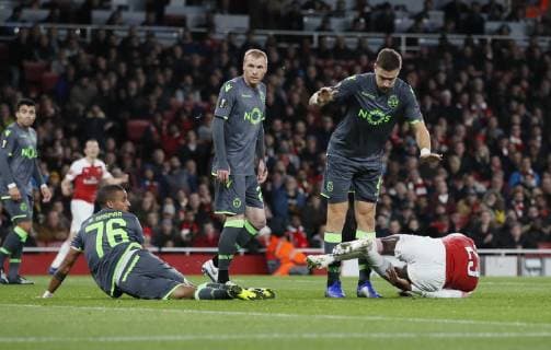 Bruno Gaspar of Sporting Lisbon looks on as Danny Welbeck of Arsenal goes down injured during the Europa League, Group E match at the Emirates Stadium, London. Picture date: 8th November 2018. Picture credit should read: David Klein Sportimage EDITORIAL USE ONLY. No use with unauthorised audio, video, data, fixture lists, club league logos or live services. Online in-match use limited to 120 images, no video emulation. No use in betting, games or single club league player publications.