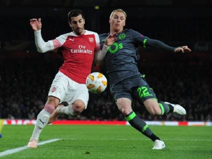 Football - 2018 2019 UEFA Europa League - Group E: Arsenal vs. Sporting Lisbon Henrikh Mkhitaryyan of Arsenal and Jeremy Mathieu of Sporting, at The Emirates. COLORSPORT ANDREW COWIE 