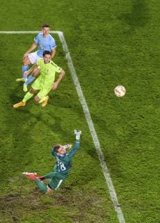 181108 Goalkeeper Aleksandr Vasyutin of Sarpsborg 08 makes a save infront of Marcus Antonsson of Malmö FF during the Europa League group stage match between Malmö FF and Sarpsborg 08 on November 8, 2018 in Malmö. Photo: Petter Arvidson BILDBYRN kod PA 92149  Copyright: PETTERxARVIDSON BB181108PA160
