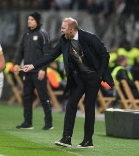 Europaleague: Bayer 04 Leverkusen - FC Zürich 08.11.2018. Trainer Ludovic Magnin (FC Zürich) am Spielfeldrand. DFL REGULATIONS PROHIBIT ANY USE OF PHOTOGRAPHS AS IMAGE SEQUENCES AND OR QUASI-VIDEO