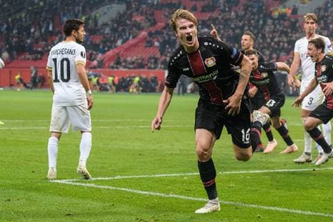 Sport Bilder des Tages Bayer 04 Leverkusen vs FC Zuerich, Europa League Gruppenphase, 08.11.2018 Tin Jedvaj (Bayer 04 Leverkusen 16) beim Torjubel nach dem Treffer zum 1:0 beim Europa League Spiel zwischen Bayer 04 Leverkusen und FC Zürich am 08.11.2018, , Leverkusen NRW Deutschland BayArena