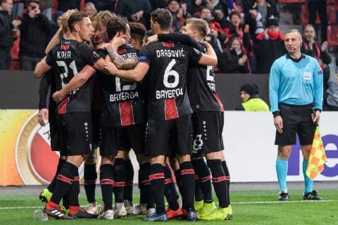 Bayer 04 Leverkusen vs FC Zuerich, Europa League Gruppenphase, 08.11.2018 Tin Jedvaj (Bayer 04 Leverkusen 16 2. vl) beim Torjubel nach dem Treffer zum 1:0 beim Europa League Spiel zwischen Bayer 04 Leverkusen und FC Zürich am 08.11.2018, , Leverkusen NRW Deutschland BayArena