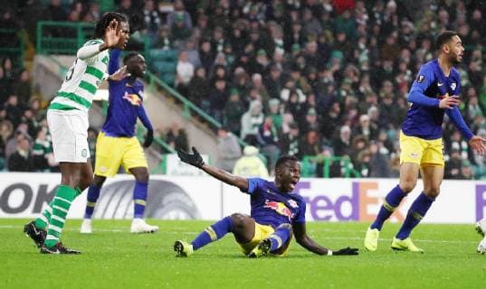 Celtic Glasgow - RB Leipzig Fussball Euro League Glasgow, 08.11.2018, Celtic Park, Fussball, UEFA Europa League , Gruppe B, Spieltag 4 , Celtic FC Glasgow FC (SCO) vs. RB Leipzig (GER) , Im Bild v.l.: Dedryck Boyata (20, Celtic), Jean-Kevin Augustin (29, RB Leipzig), Bruma (17, RB Leipzig) und Matheus Cunha (20, RB Leipzig). , UEFA æregulations prohibit any use of photographs as image sequences and or quasi-video.