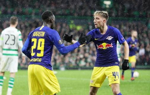 Celtic Glasgow - RB Leipzig Fussball Euro League Glasgow, 08.11.2018, Celtic Park, Fussball, UEFA EURO EM Europameisterschaft Fussball League , Gruppe B, 4.Spieltag , Celtic Glasgow vs. RB Leipzig , Im Bild; Jubel nach dem 1:1 durch Jean-Kevin Augustin (29, RB Leipzig). Kevin Kampl (44, RB Leipzig). , Gemäß den Vorgaben der UEFA ist es untersagt, in dem Stadion und oder vom Spiel angefertigte Fotoaufnahmen in Form von Sequenzbildern und oder videoähnlichen Fotostrecken zu verwerten bzw. verwerten zu lassen. ,