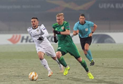 Fußball, EL, FC Vorskla Poltava - FK Qarabag Forward Vladyslav Kulach (R) of FC Vorskla Poltava and defender Gara Garayev of Qarabag FK are seen in action during the UEFA Europa League Matchday 4 Group E game at the Oleksiy Butovsky Vorskla Stadium, Poltava, central Ukraine, November 8, 2018. Ukrinform. Vorskla 0-1 Qarabag in UEFA Europa League match  Copyright: xHennadiixMinchenkox