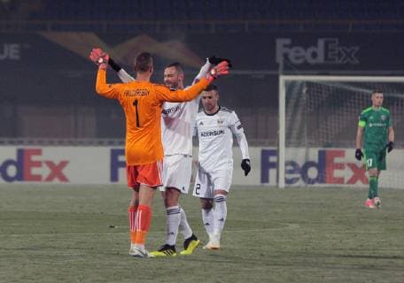Fußball, EL, FC Vorskla Poltava - FK Qarabag Goalkeeper Hannes Halldorsson (L) of Qarabag FK celebrates his team?s victory over FC Vorskla Poltava in the UEFA Europa League Matchday 4 Group E game at the Oleksiy Butovsky Vorskla Stadium, Poltava, central Ukraine, November 8, 2018. Ukrinform. KDR Vorskla 0-1 Qarabag in UEFA Europa League match  Copyright: xHennadiixMinchenkox