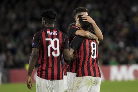 Fußball, EL, Real Betis Sevilla - AC Mailand November 8, 2018 - Seville, Spain - SUSO of Milan (R) celebrates after scoring 1-1 during the Europa League Group F soccer match between Real Betis and AC Milan at the Benito Villamarin Stadium Soccer 2018 - Real Betis vs AC Milan - ZUMAa142 20181108_zap_a142_026 Copyright: xDanielxGonzalezxAcunax