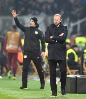 Europaleague: Bayer 04 Leverkusen - FC Zürich 08.11.2018. Trainer Ludovic Magnin (FC Zürich) am Spielfeldrand. Im Hintergrund: Heiko Herrlich (LEV). DFL REGULATIONS PROHIBIT ANY USE OF PHOTOGRAPHS AS IMAGE SEQUENCES AND OR QUASI-VIDEO