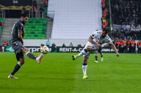 November 8, 2018 - Budapest, Hungary - Szabolcs Huszti (R) in action during the UEFA Europa League Group L match between MOL Vidi FC and FC PAOK at Groupama stadium on Nov 08, 2018 in Budapest, Hungary.een MOL Vidi FC and FC PAOK at Groupama stadium on Nov 08, 2018 in Budapest, Hungary. Vidi FC v PAOK - UEFA Europa League - Group L  - ZUMAn230 20181108_zaa_n230_526 Copyright: xRobertxSzaniszlox