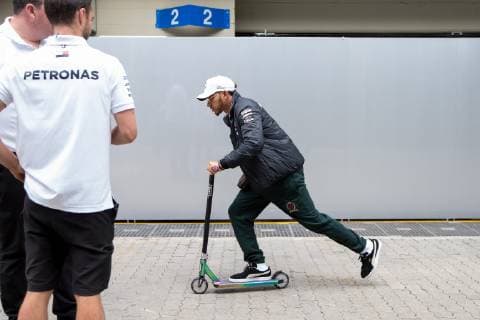 Sport Bilder des Tages November 8, 2018 - Sao Paulo, Brazil - LEWIS HAMILTON, of Mercedes AMG Petronas, rides his scooter during the preparation day for the Formula One Grand Prix of Brazil 2018 at Interlagos circuit, in Sao Paulo. The grand prix will be celebrated next Sunday, November 11. F1 2018: Brazilian Grand Prix: Preparations - ZUMAl146 20181108_zaf_l146_035 Copyright: xPauloxLopesx