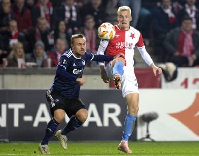 L-R PIERRE BENGTSSON (Copenhagen) and MICHAL FRYDRYCH (Slavia) in action during the European UEFA Europa League, Group C, match between SK Slavia Praha and FC Copenhagen, in Prague, Czech Republic, on November 8, 2018. (CTKxPhoto KaterinaxSulova) CTKPhotoP201811081244201  suk5