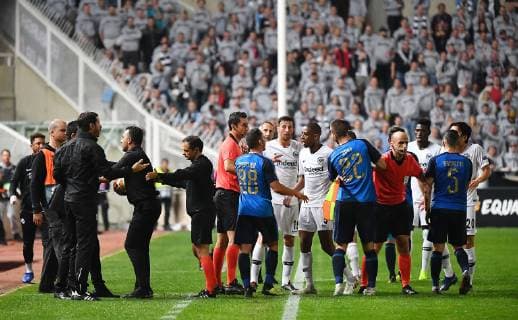 08.11.2018, xjhx, Fussball UEFA Europa League, Apollon Limassol - Eintracht Frankfurt emspor, v.l. Trainer Sofronis Avgousti (Apollon Limassol), Marc Stendera (Eintracht Frankfurt) Gelbe Karte fuer, receive a yellow card, (DFL DFB REGULATIONS PROHIBIT ANY USE OF PHOTOGRAPHS as IMAGE SEQUENCES and or QUASI-VIDEO) Nikosia