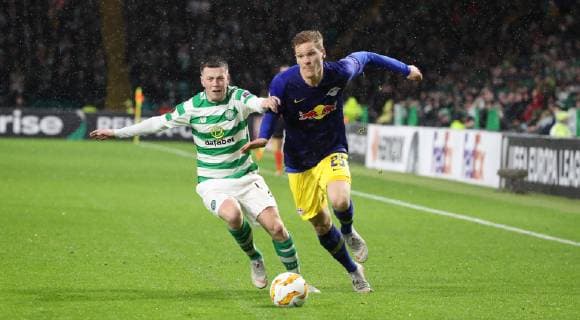 Celtic Glasgow - RB Leipzig Fussball Euro League Glasgow, 08.11.2018, Celtic Park, Fussball, UEFA EURO EM Europameisterschaft Fussball League , Gruppe B, 4.Spieltag , Celtic Glasgow vs. RB Leipzig 2:1 (1:0) , Im Bild von links; Callum McGregor (42, Celtic) und Marcel Halstenberg (23, RB Leipzig). , Gemäß den Vorgaben der UEFA ist es untersagt, in dem Stadion und oder vom Spiel angefertigte Fotoaufnahmen in Form von Sequenzbildern und oder videoähnlichen Fotostrecken zu verwerten bzw. verwerten zu lassen. ,