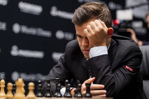 Sport Themen der Woche KW45 Sport Bilder des Tages 181109 Magnus Carlsen of Norway during round 1 of The FIDE World Chess Championship 2018 on November 9, 2018 in London. Photo: Fredrik Varfjell BILDBYRAN kod FV 150157  Copyright: FREDRIKxVARFJELL BB181109FV038