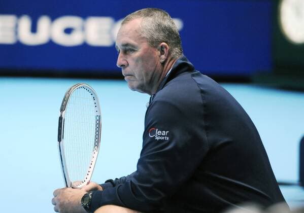 Tennis - 2018 Nitto ATP Tennis Herren Finals at The O2 - Media Day Nishikori v Zverev practice session - Singles Zverev coach Ivan Lendl watches the session COLORSPORT ANDREW COWIE 
