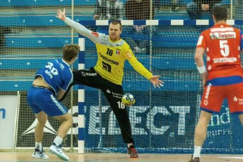 Tim Wieling (Dormagen 96) bezwingt den Torhueter von HBW Balingen-Weilstetten beim Spiel TSV Bayer Dorrmagen vs. HBW Balingen-Weilstetten, Handball, 2. Bundesliga, 09.11.2018 TSV Bayer Dorrmagen vs. HBW Balingen-Weilstetten, Handball, 2. Bundesliga, 09.11.2018 Dormagen Copyright: xEIBNER MarioxHommesx EP_MHS