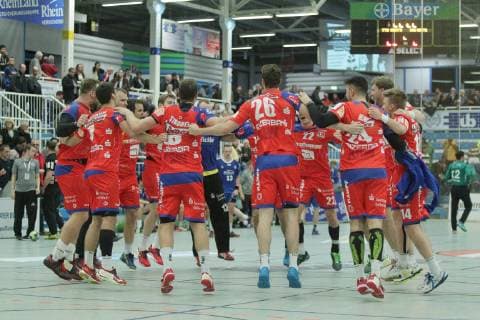 Die Spieler von HBW Balingen-Weilstetten jubeln nach dem Sieg beim Spiel TSV Bayer Dorrmagen vs. HBW Balingen-Weilstetten, Handball, 2. Bundesliga, 09.11.2018 TSV Bayer Dorrmagen vs. HBW Balingen-Weilstetten, Handball, 2. Bundesliga, 09.11.2018 Dormagen Copyright: xEIBNER MarioxHommesx EP_MHS