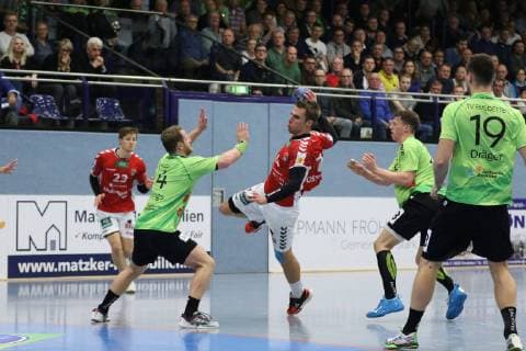 Lukas Ossenkopp (Handball Sportverein Hamburg 14) gegen Merten Krings (TV Emsdetten 4)(links), TV Emsdetten vs Handball Sportverein Hamburg, Handball, 2. Bundesliga, 09.11.2018, TV Emsdetten vs Handball Sportverein Hamburg, Handball, 2. Bundesliga, 09.11.2018 Emsdetten Copyright: xEIBNER JanxStrohdiekx EP_JSK