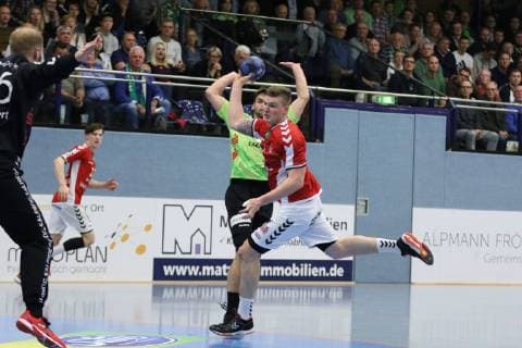 Dominik Vogt (Handball Sportverein Hamburg 41) vorbei an Korn Smits (TV Emsdetten 23)(hinten) , TV Emsdetten vs Handball Sportverein Hamburg, Handball, 2. Bundesliga, 09.11.2018, TV Emsdetten vs Handball Sportverein Hamburg, Handball, 2. Bundesliga, 09.11.2018 Emsdetten Copyright: xEIBNER JanxStrohdiekx EP_JSK
