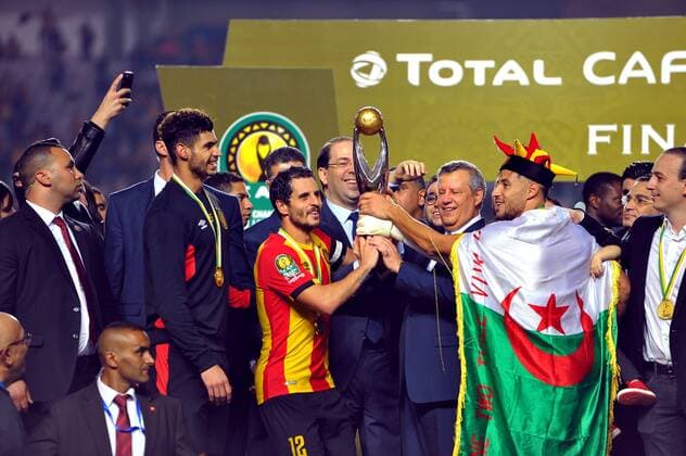 Fußball, Esperance Sportive Tunis gewinnt CAF Champions League The Tunisian Esperance sportive team wins the 22nd edition of the African Total CAF champions league against the Egyptian team Al Ahly sporting club by 3 0 at the Olypique de Rades stadium in the presence of the FIFA President, of the President of CAF and Prime Minister Youssef Chahid Final of the CAF Total Champions League. 