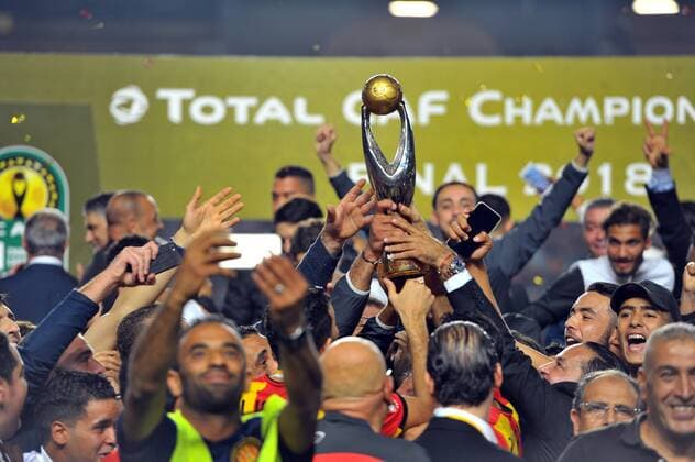 Fußball, Esperance Sportive Tunis gewinnt CAF Champions League The Tunisian Esperance sportive team wins the 22nd edition of the African Total CAF champions league against the Egyptian team Al Ahly sporting club by 3 0 at the Olypique de Rades stadium in the presence of the FIFA President, of the President of CAF and Prime Minister Youssef Chahid Final of the CAF Total Champions League. 