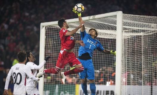 (181111) -- TEHRAN, Nov. 11, 2018 -- Shoja Khalilzadeh (2nd R) of Persepolis vies with Kwoun Sun-Tae (1st R) of Kashima Antlers during the AFC Champions League final match between Japan s Kashima Antlers and Iran s Persepolis FC in Azadi Stadium in Tehran, Iran, Nov. 10, 2018. Kashima Antlers secured a 0-0 draw to win the final match 2-0 on aggregate. ) (SP)IRAN-TEHRAN-AFC CHAMPIONS LEAGUE-FINAL AhmadxHalabisaz 